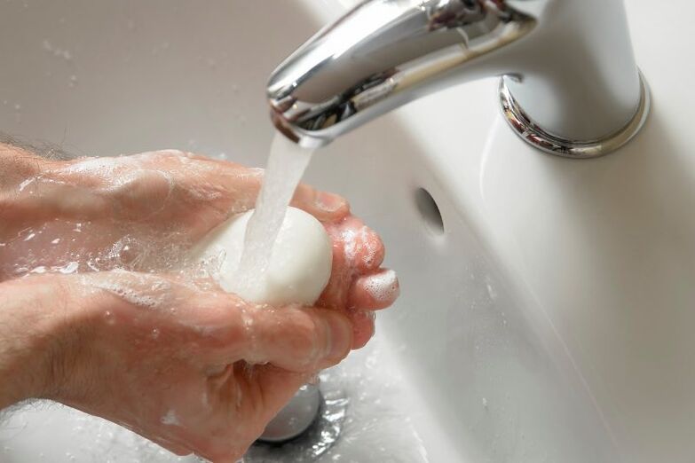 lavarse las manos con jabón para prevenir gusanos