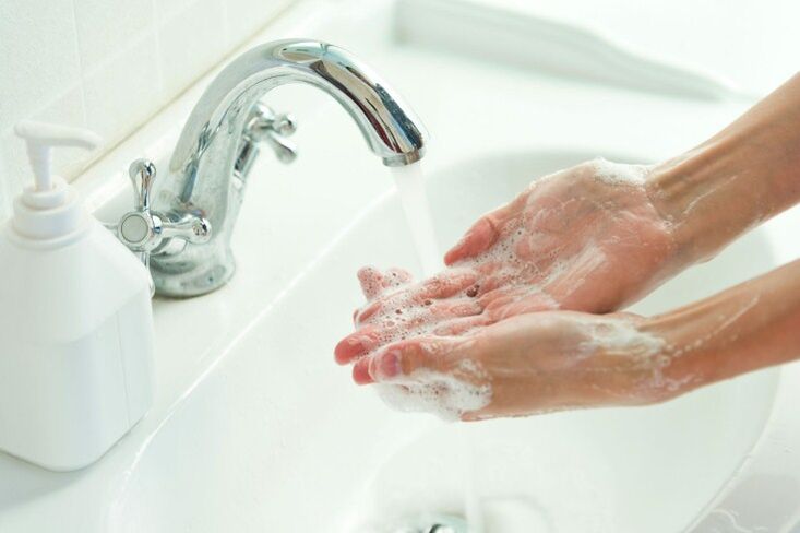 lavarse las manos con jabón para prevenir lombrices