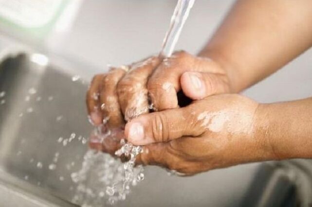 Infección a través del agua en un suministro de agua